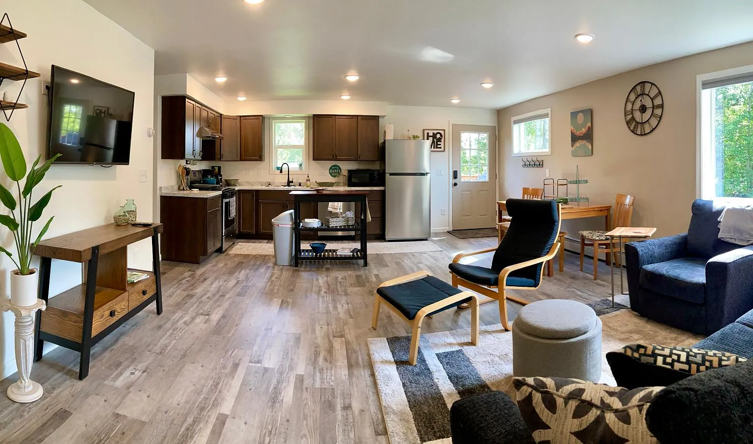 2 bed, 950 sqft, $1,765 — Photo 1