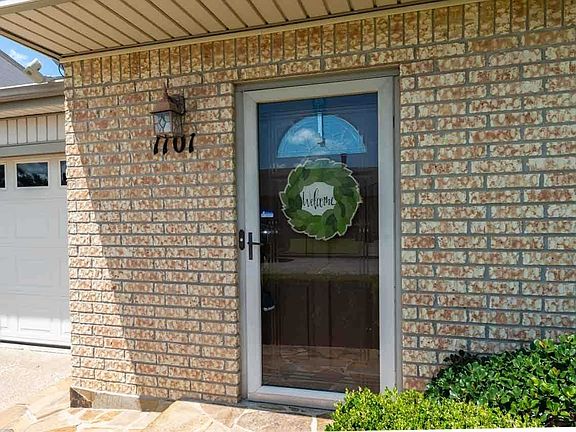 2nd image of 1101 Sunmeadow Dr