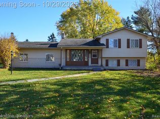7244 Chapel View Dr, Clarkston, MI 48346