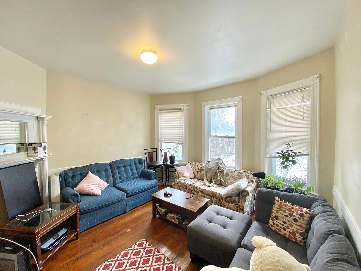 Building Photo - 21 Bucknam St #3