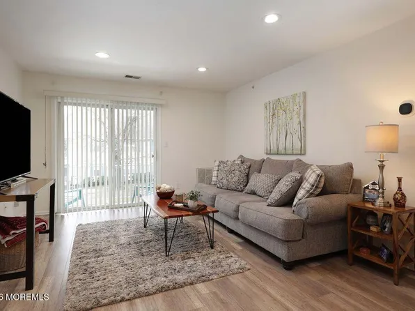 1015 Wedgewood Cir #1015, Belford, NJ 07718