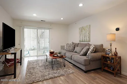 1015 Wedgewood Cir #1015 Photo 1