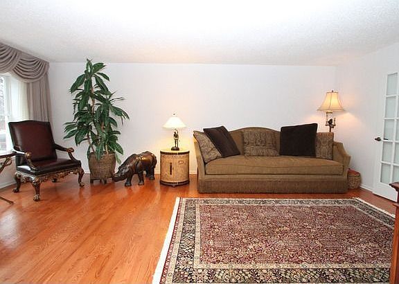 5th image of 1731 Nathan Ln