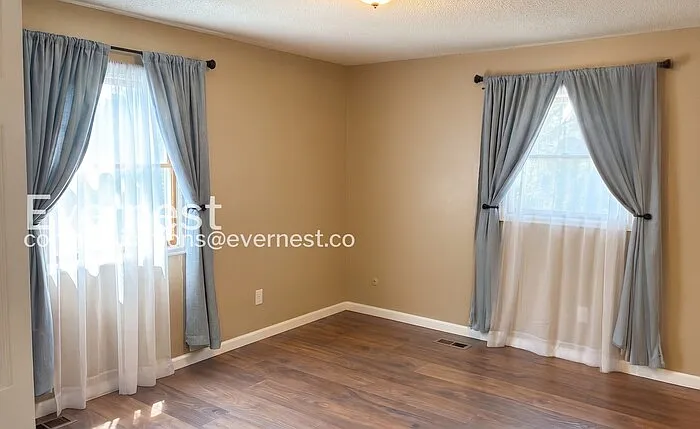 1808 Riverview Dr — Photo 11
