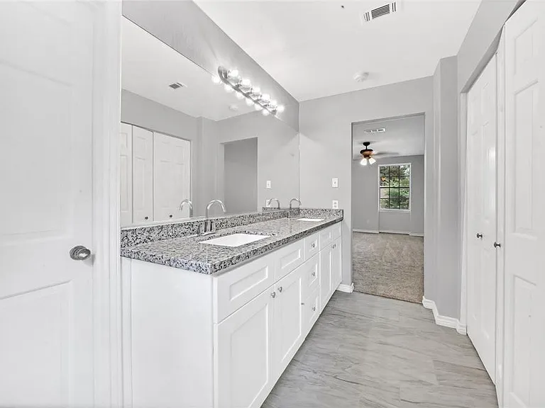 18035 Rolling Creek Dr — Photo 17