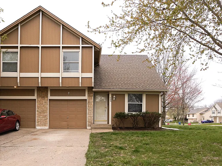 609 SE Bayberry Ln #A — Photo 1