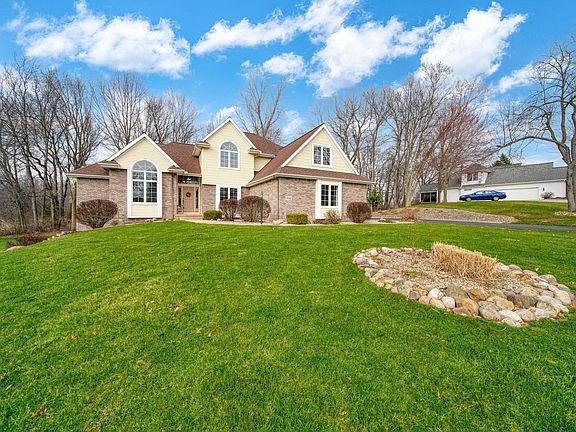 3rd image of 4830 Stonewood Dr