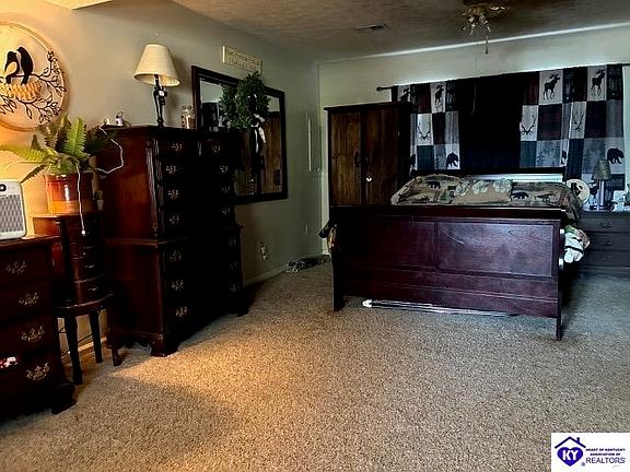 5th image of 114 Foxglove Cir