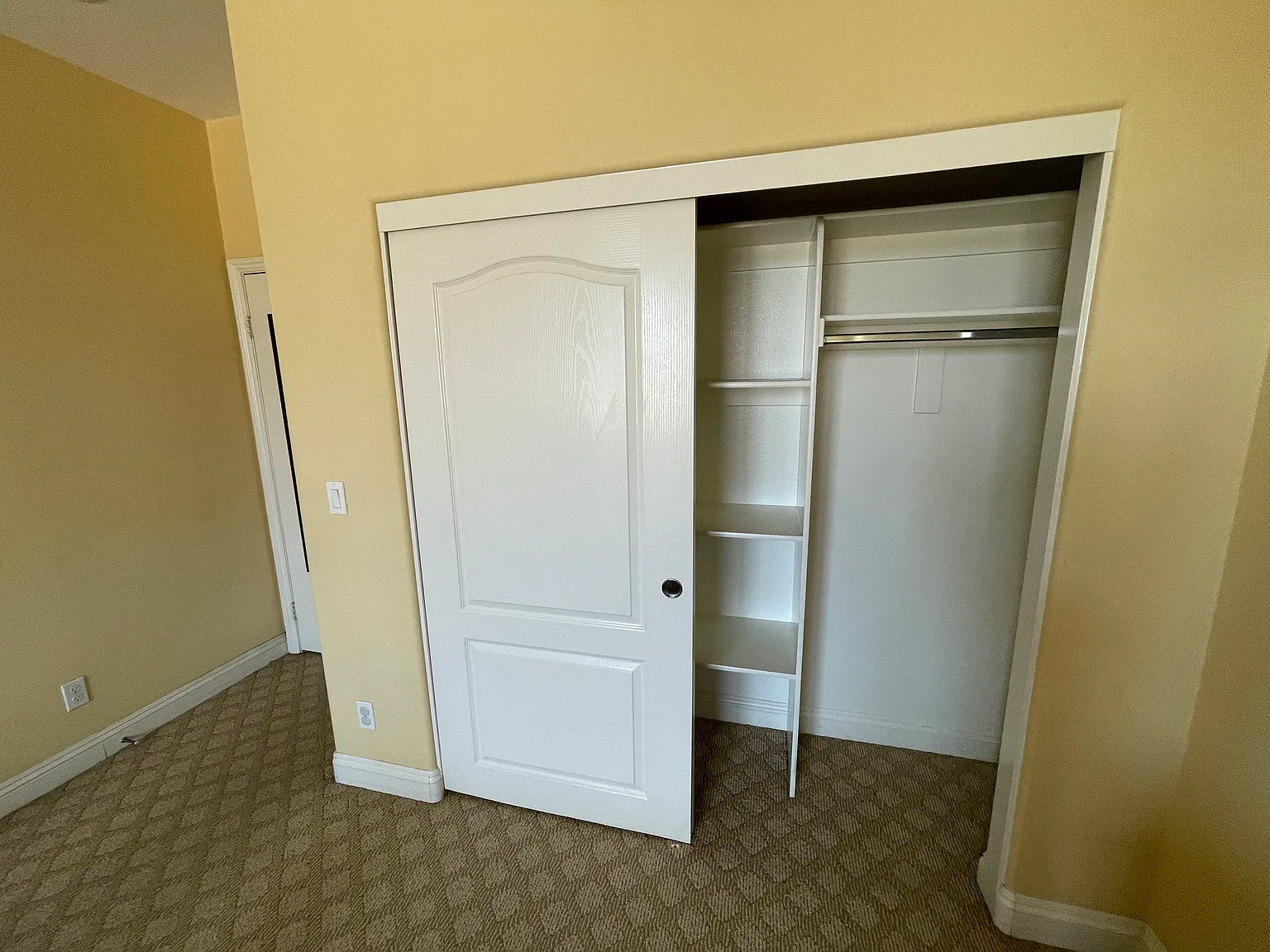 4 bed, 3.5 bath, 2460 sqft, $895 — Photo 4