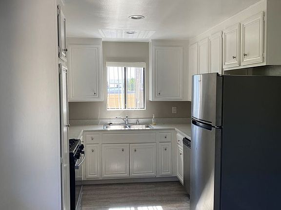 3rd image of 12633 Burbank Blvd #112