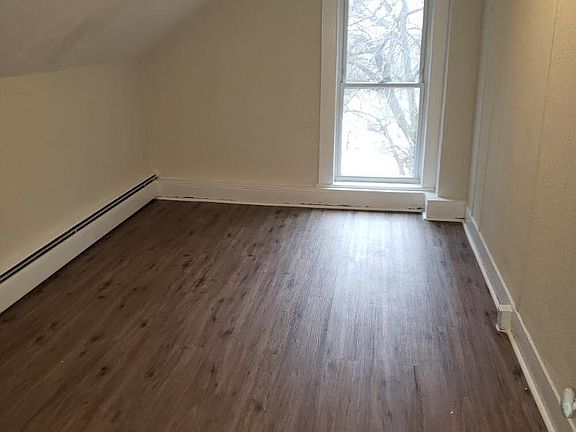 4th image of 131 East Ave #2