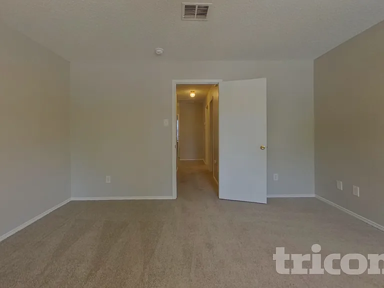 4865 Waterford Dr — Photo 9