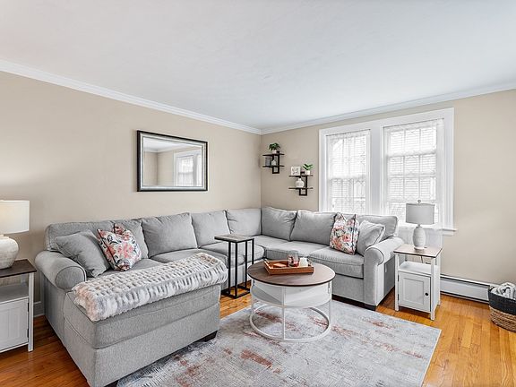 4th image of 403 June St