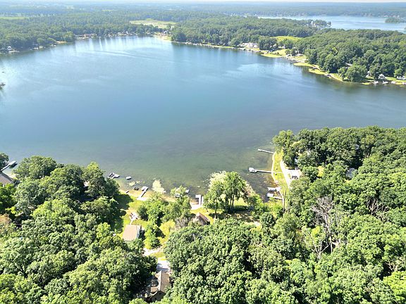 3rd image of 58388 E Clear Lake Rd