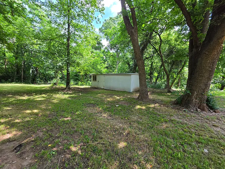 302 E Anna St — Photo 25
