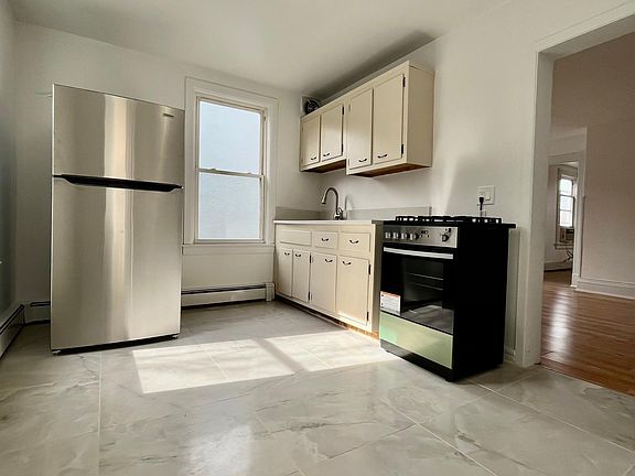 2nd image of 154 Palisade St #2R