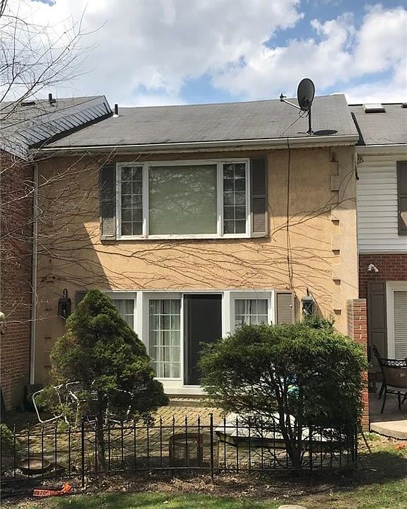 2nd image of 2584 Falmouth Rd