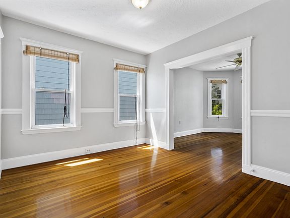 3rd image of 31 Harold St Unit C-1