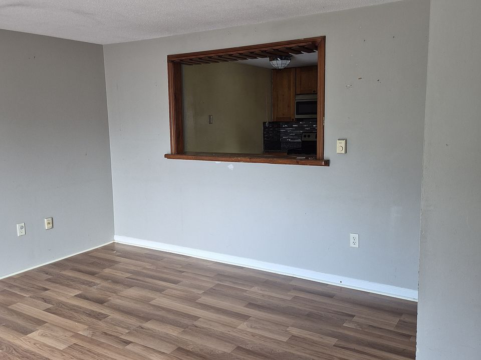 2nd image of 66 Royal Dane Dr #66
