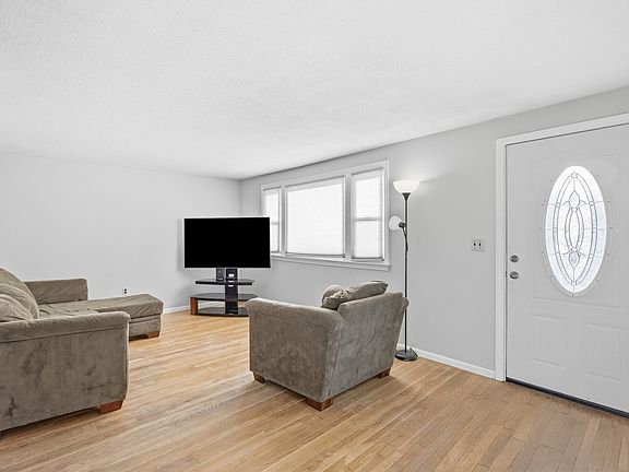 4th image of 444 Butman Rd