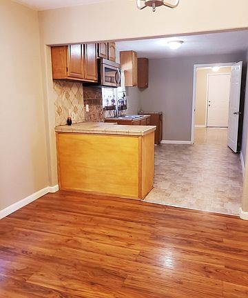 5th image of 211 Marbauch Ave