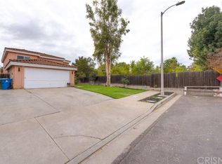 18338 Blythe St, Reseda, CA 91335