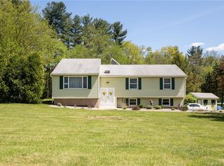 40 Rye Hill Cir, Somers, CT 06071