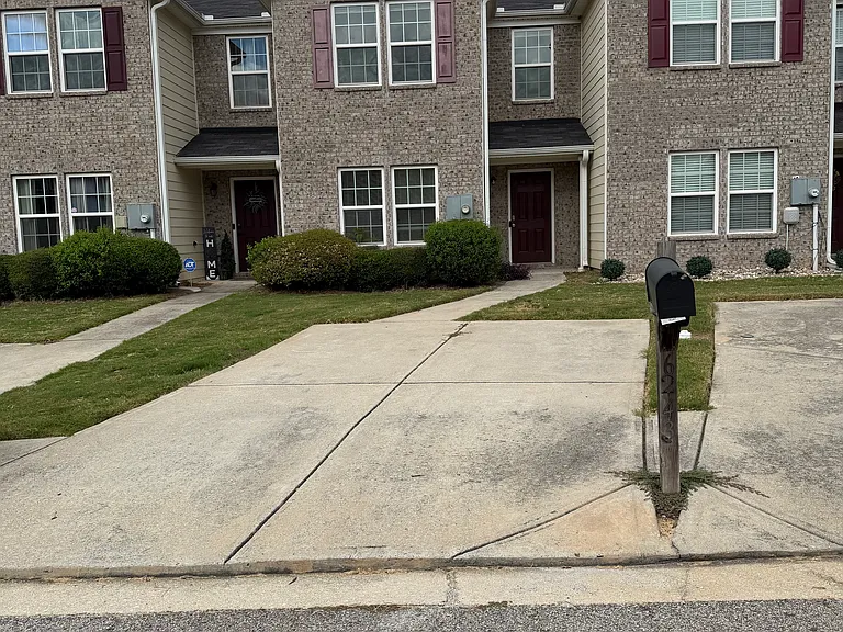 6243 Ellenwood Dr — Photo 2