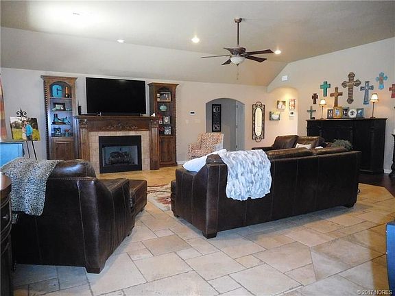 4th image of 1417 Monarch Dr