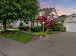 115 W Stonegate Rd, Peoria, IL 61614