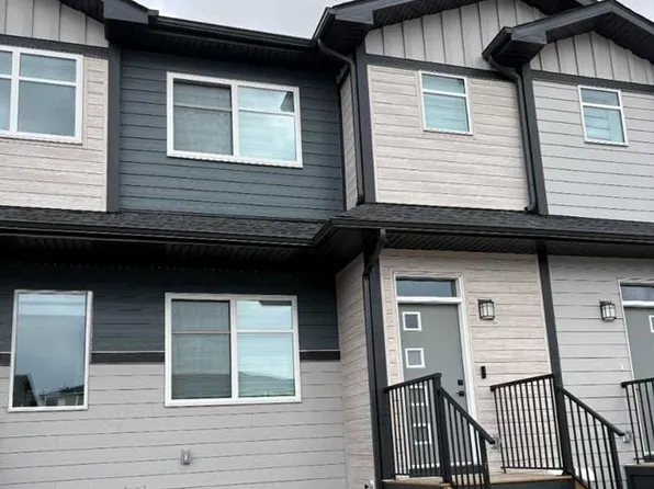 303 E Wolf River Dr SE, Calgary, AB T2X 4M8