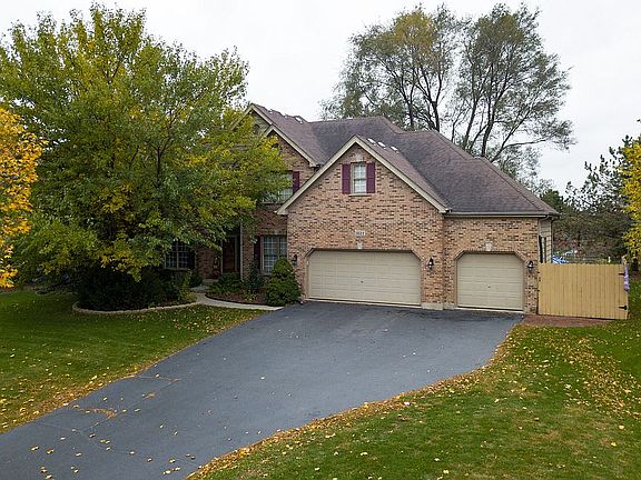 6 bdrms, 3 car garage!