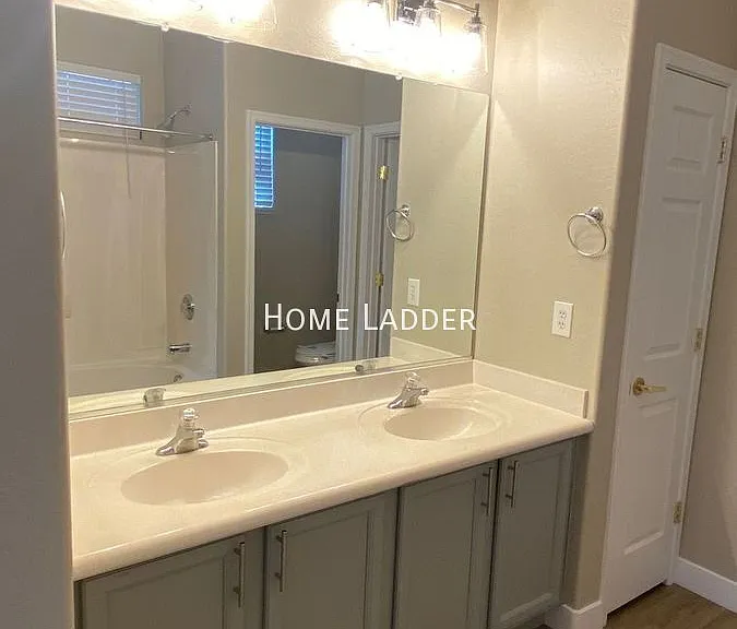 1836 W Kuralt Dr — Photo 17