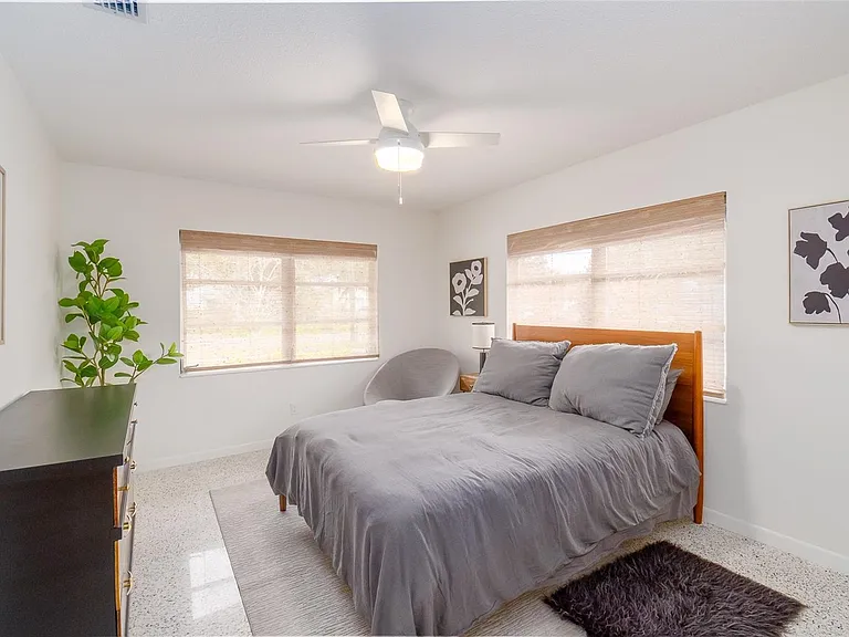 725 S Wilson Ave — Photo 13