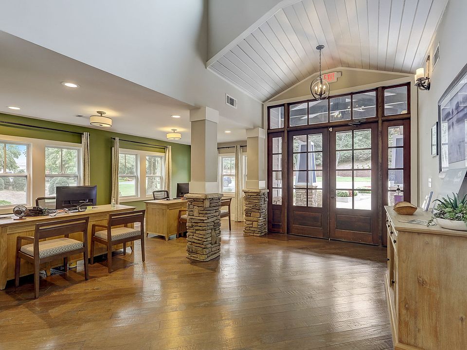 Leasing Office - Wynnwood Vinings Apartments