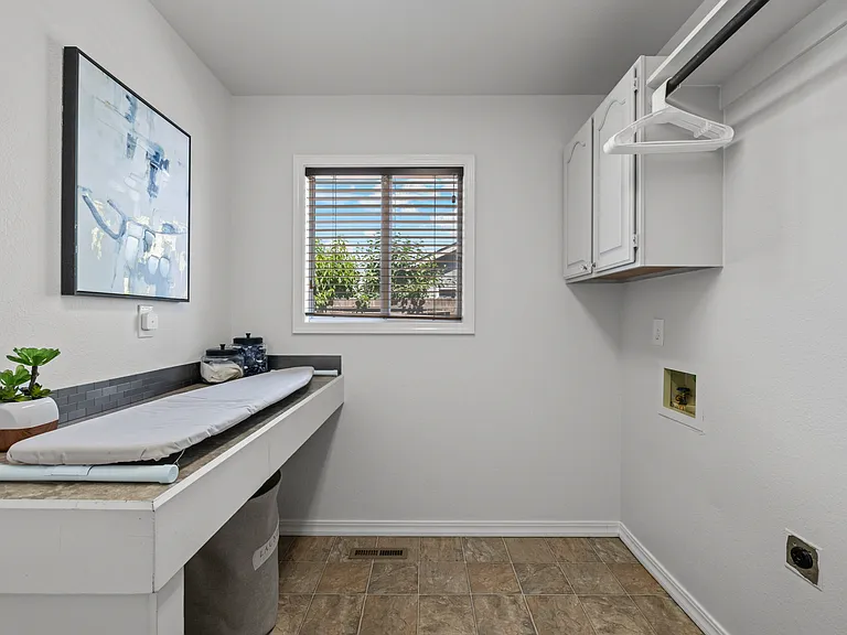 1528 E Falconrim Ct — Photo 68