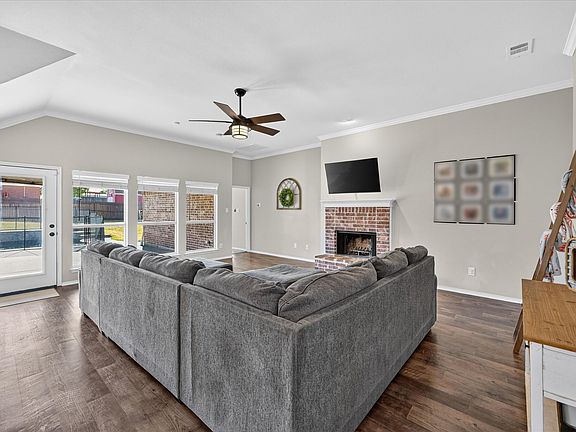 4th image of 6460 Fox Run Dr