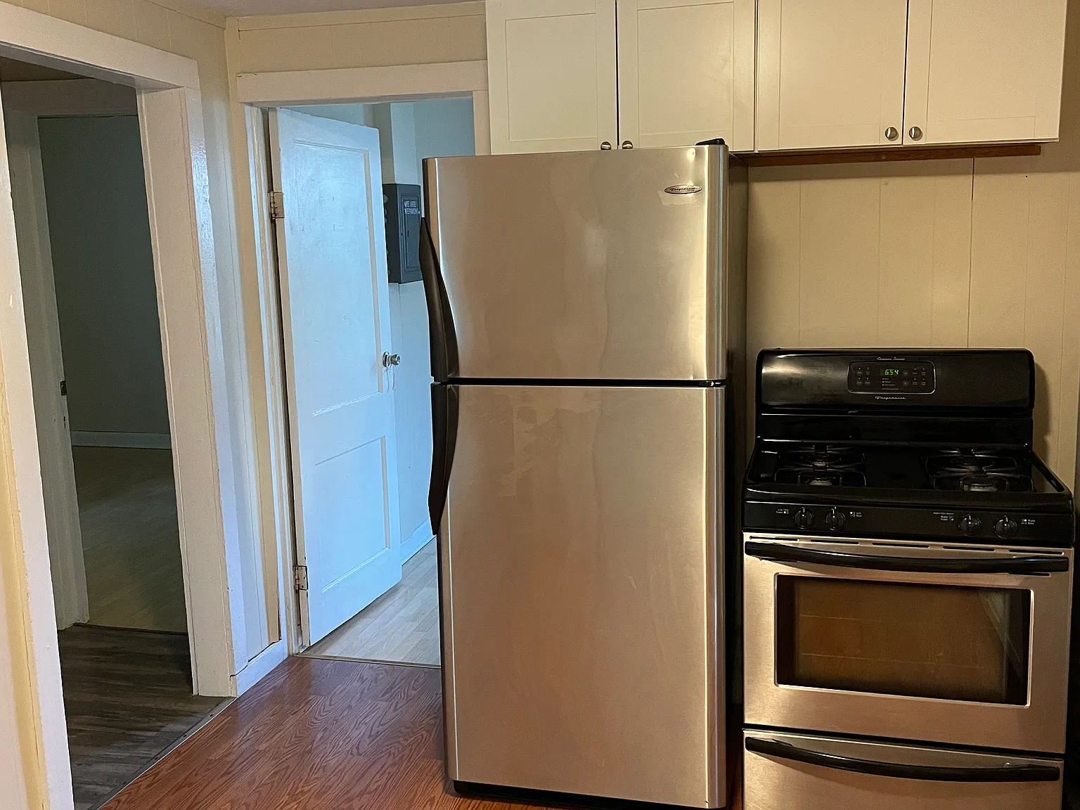 3 bed, 800 sqft, $1,950 — Photo 4