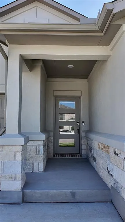 3 bed, 2.0 bath, 1643 sqft, $2,200 — Photo 3