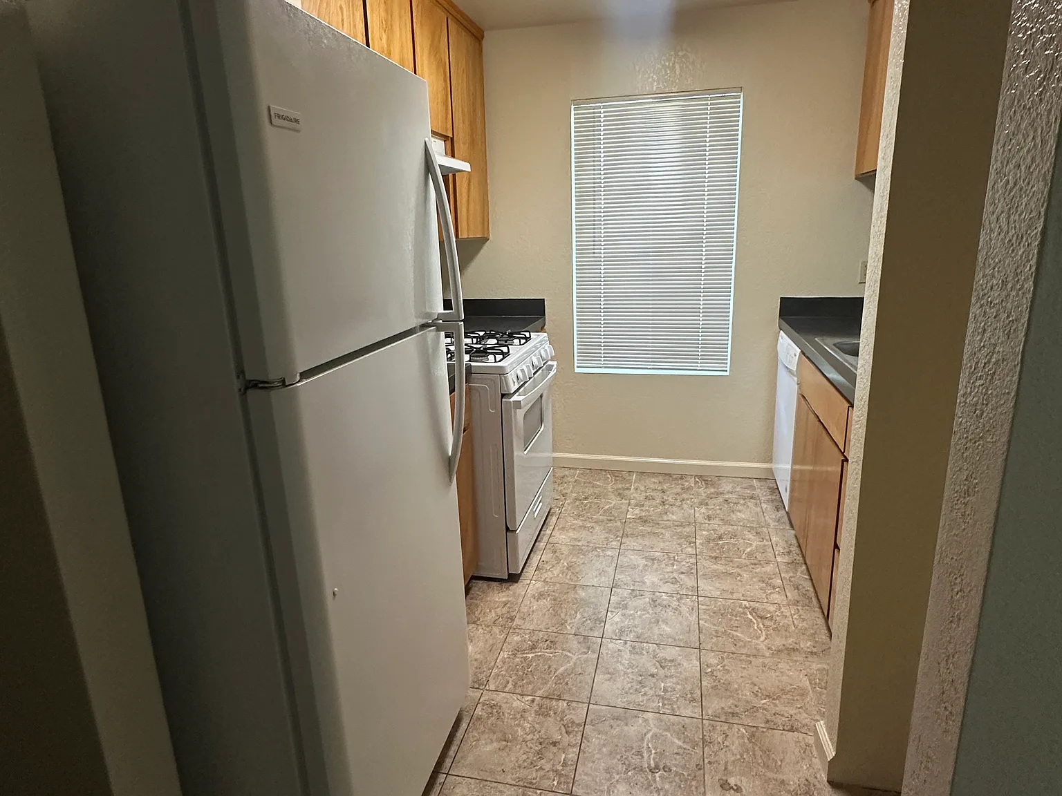 2 bed, 880 sqft, $1,500 — Photo 3