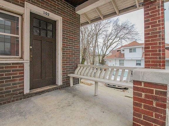 2nd image of 1111 E Walnut St #102
