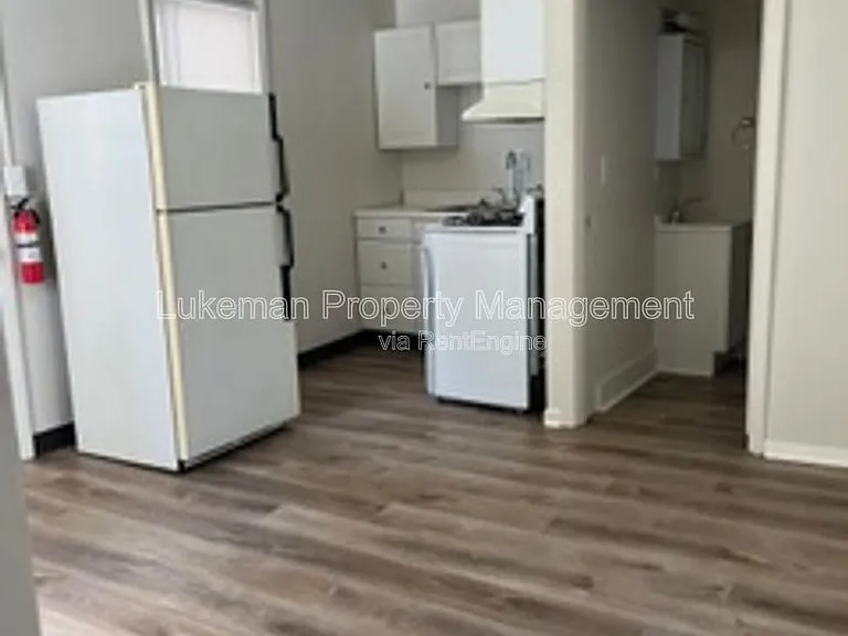 412 E Prairie St #3 — Photo 3