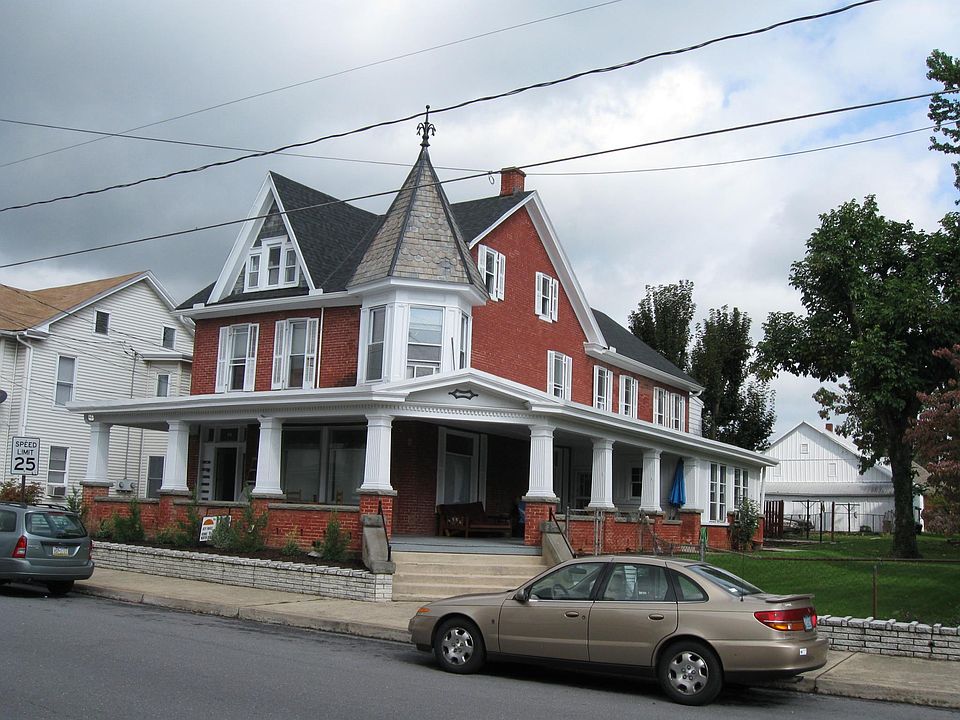 FRONT OF HOUSE