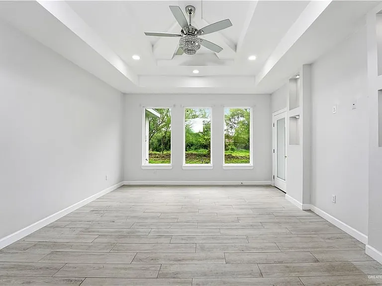 1212 Esperanza St — Photo 5