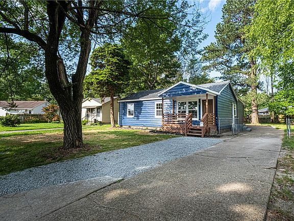 3rd image of 1515 Greenlawn Dr