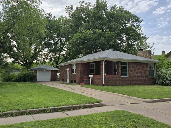 317 N Park Ave, Valley Center, KS 67147