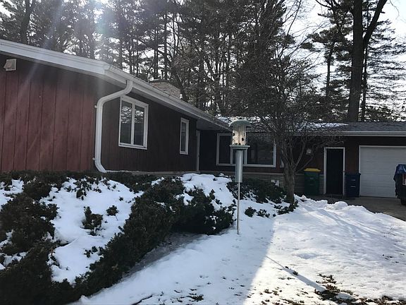 3rd image of 1683 Forest Glen Dr.