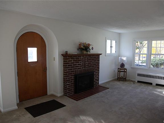 4th image of 160 Woodward Dr