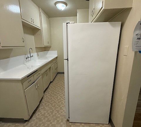 2nd image of 800 Mira Mar Ave APT 4