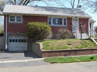 22 Kingswood Dr, New Haven, CT 06513